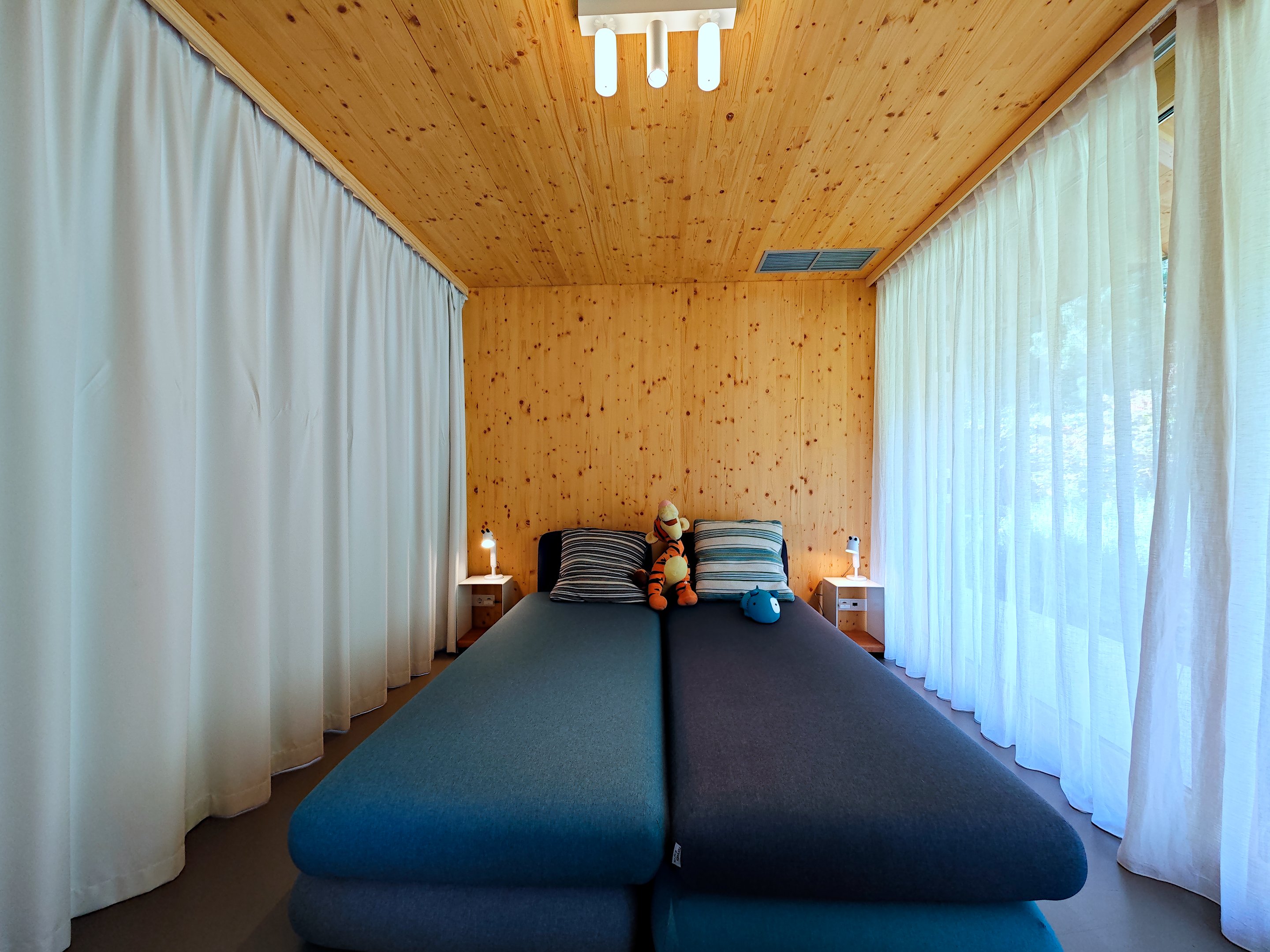 Skandináv luxusvilla és high-tech okosotthon Almádiban