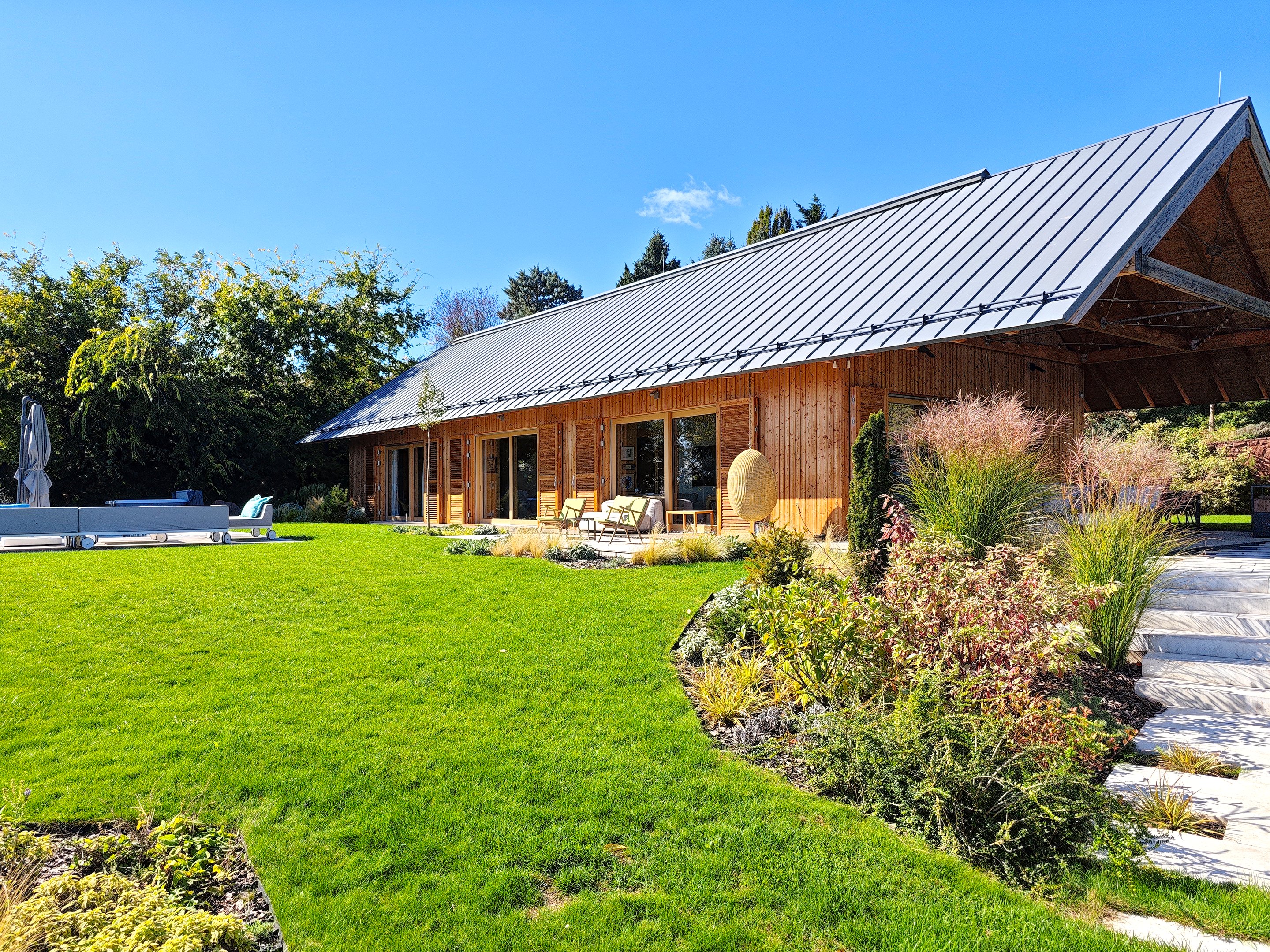 Skandináv luxusvilla és high-tech okosotthon Almádiban