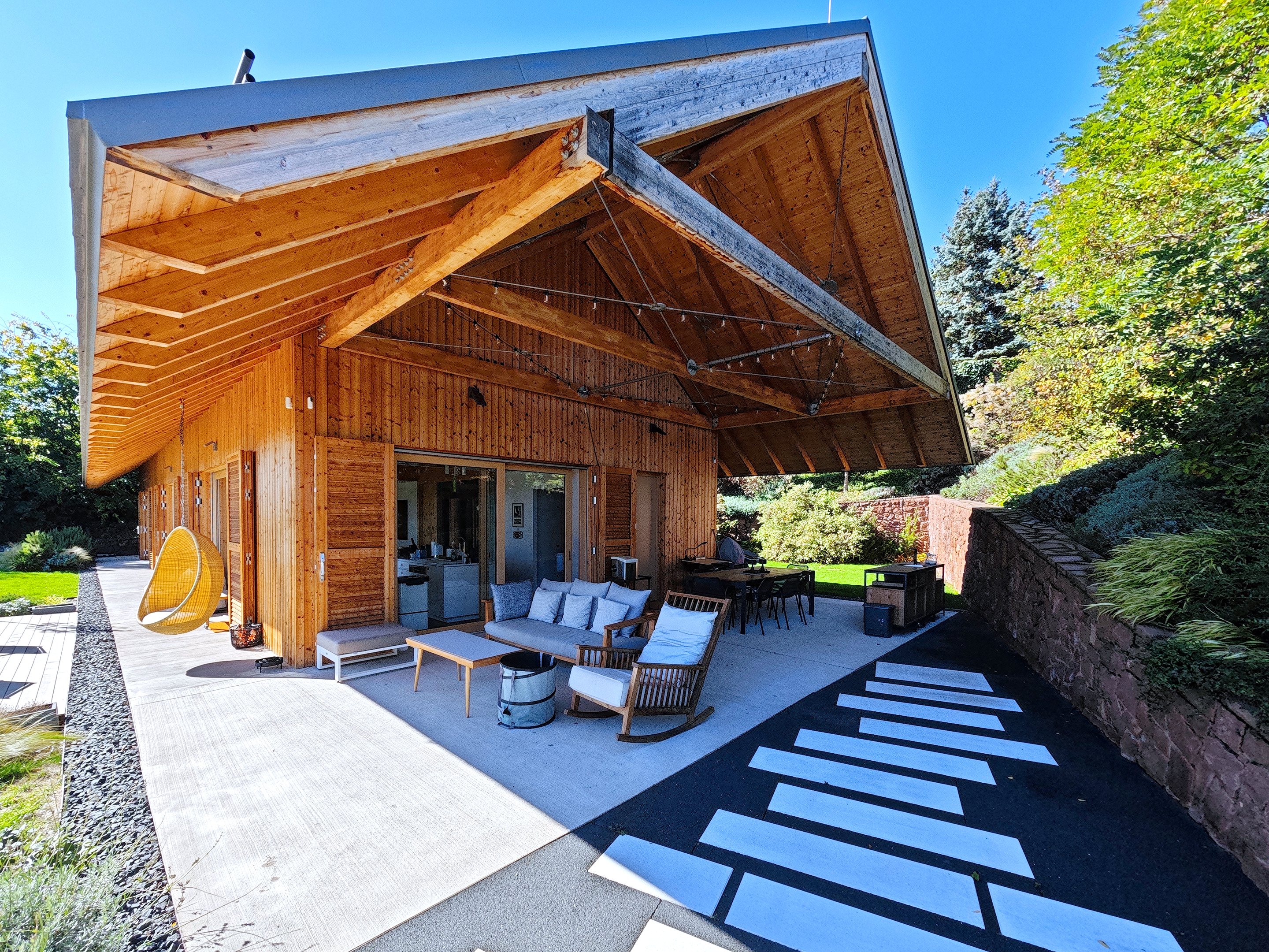 Skandináv luxusvilla és high-tech okosotthon Almádiban