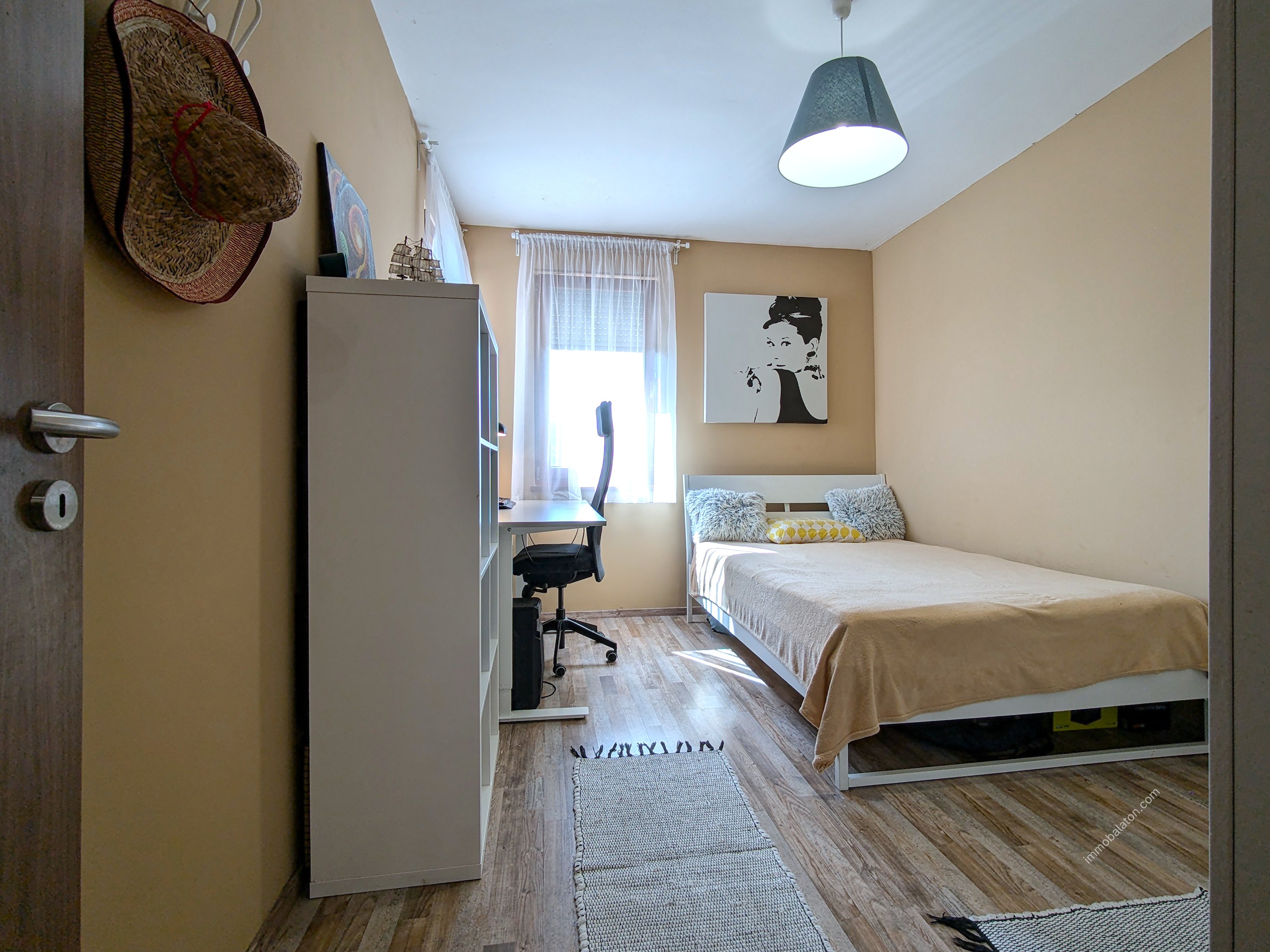 Strandtól 10 Perc sétára Lakás Almádiban