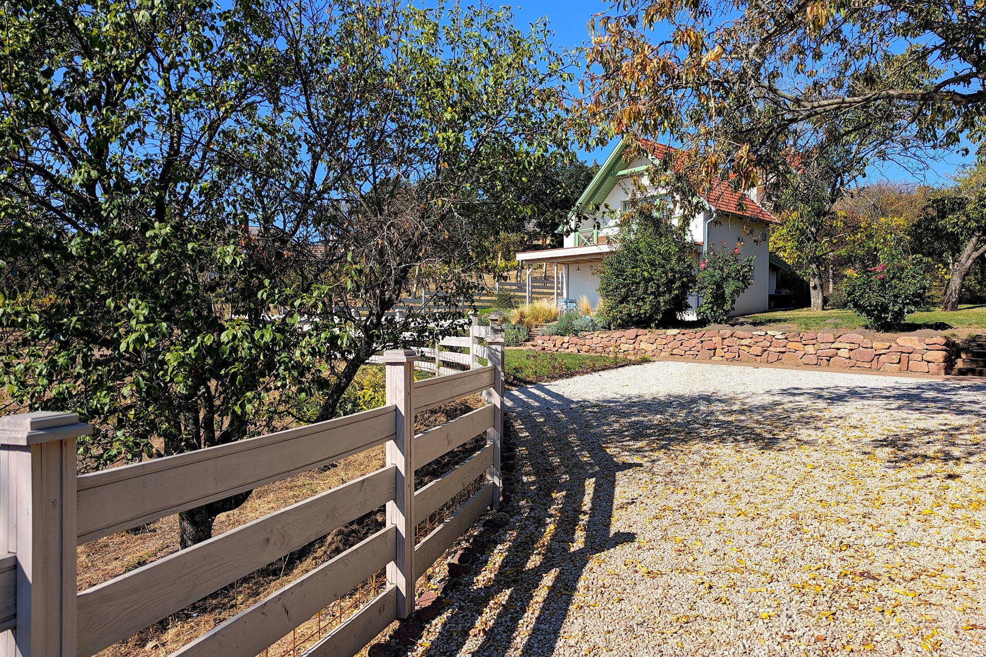 Cukormadár – panorámás menedék Lovason